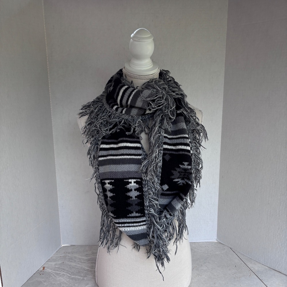 Mudd Aztec Print‎ Infinity Scarf Black Gray White Fringe Cozy Loop Neckwear